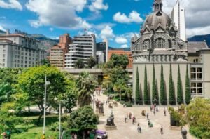 el city toud medellin en la plaza mayor