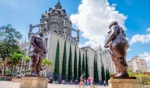 plaza botero medellin