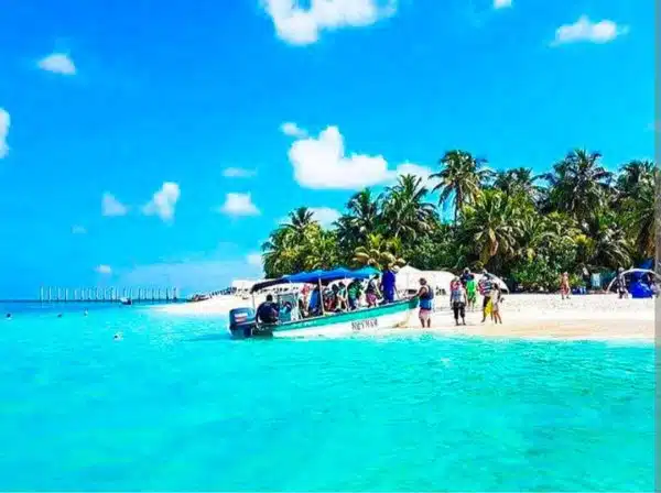 johnny cay vista desde el mar de san andres islas